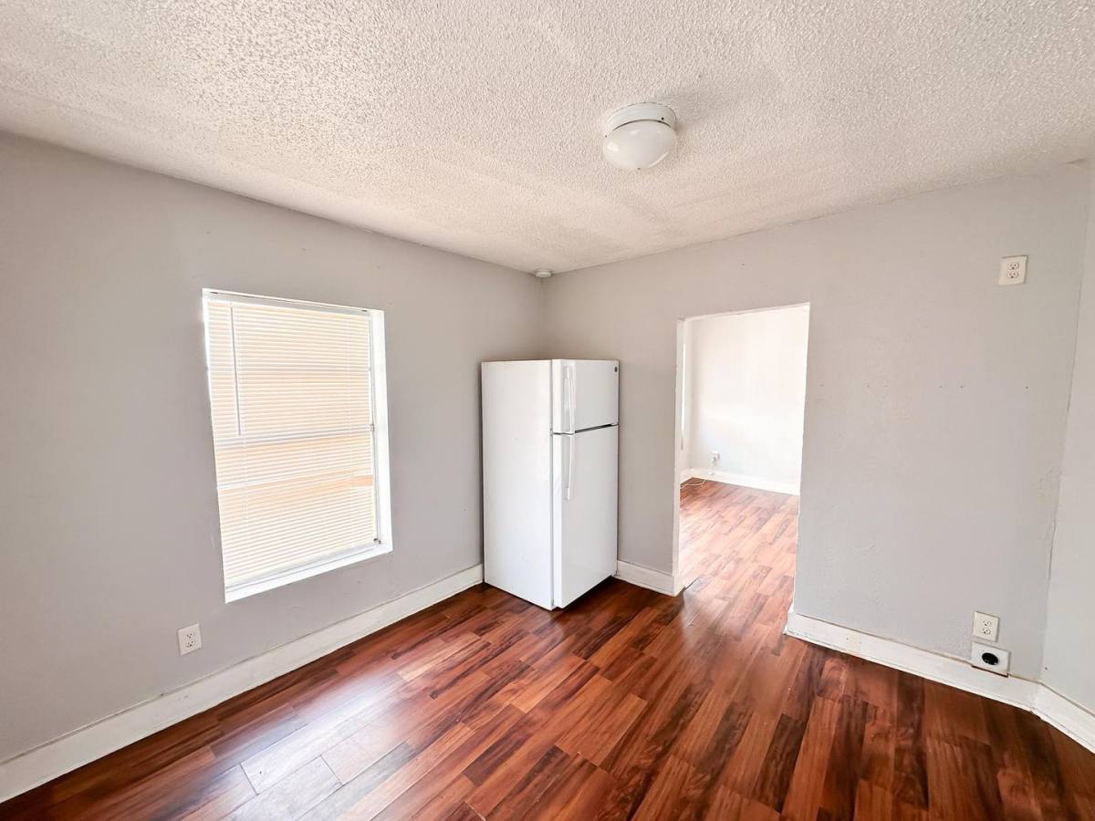 Apartment for rent at 2711 Ave K, Galveston, TX 77550