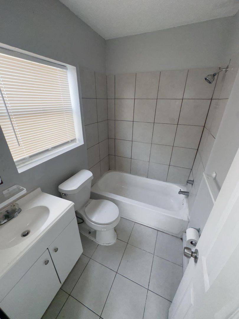 Apartment for rent at 2711 Ave K, Galveston, TX 77550