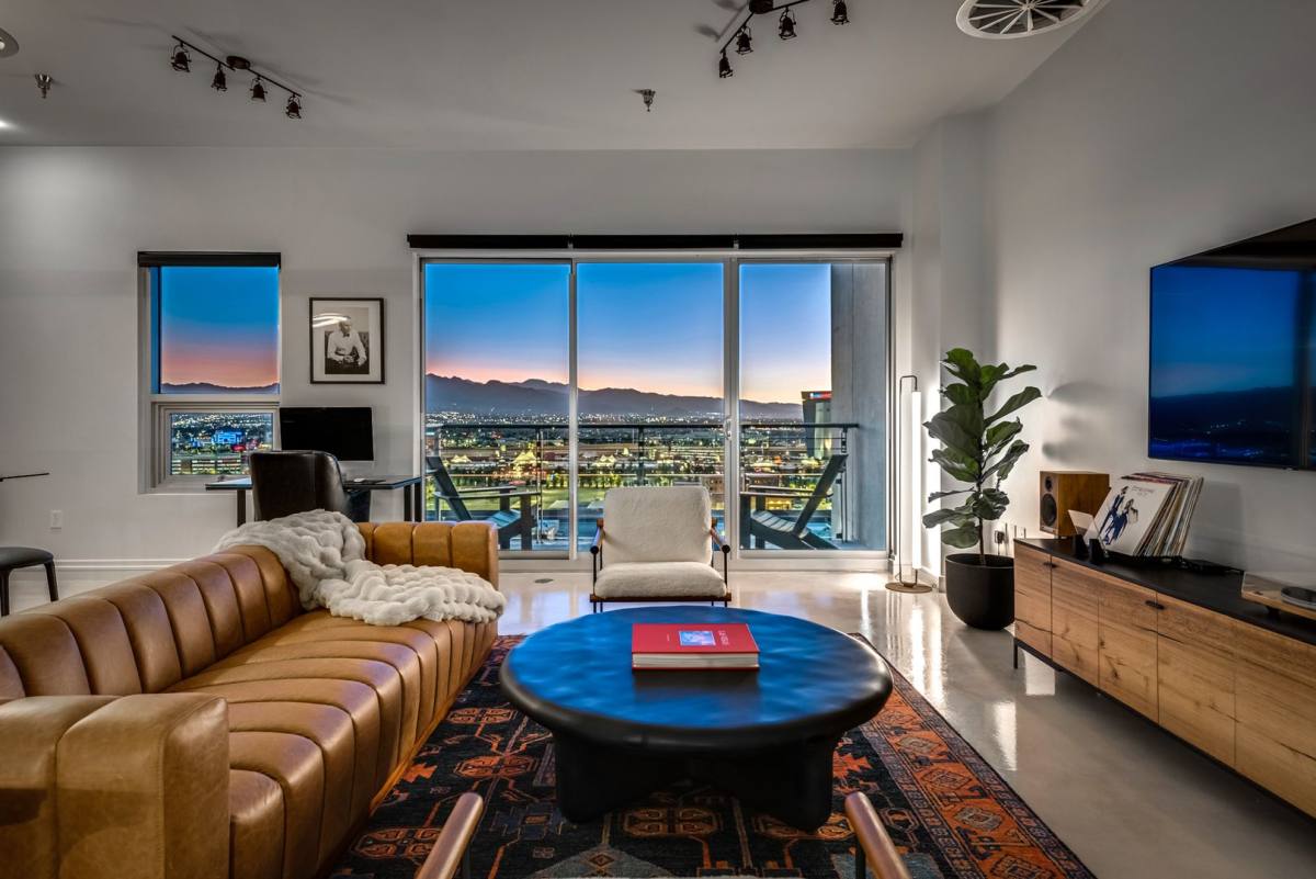 Apartment for rent at 200 Hoover Ave, Las Vegas, NV 89101