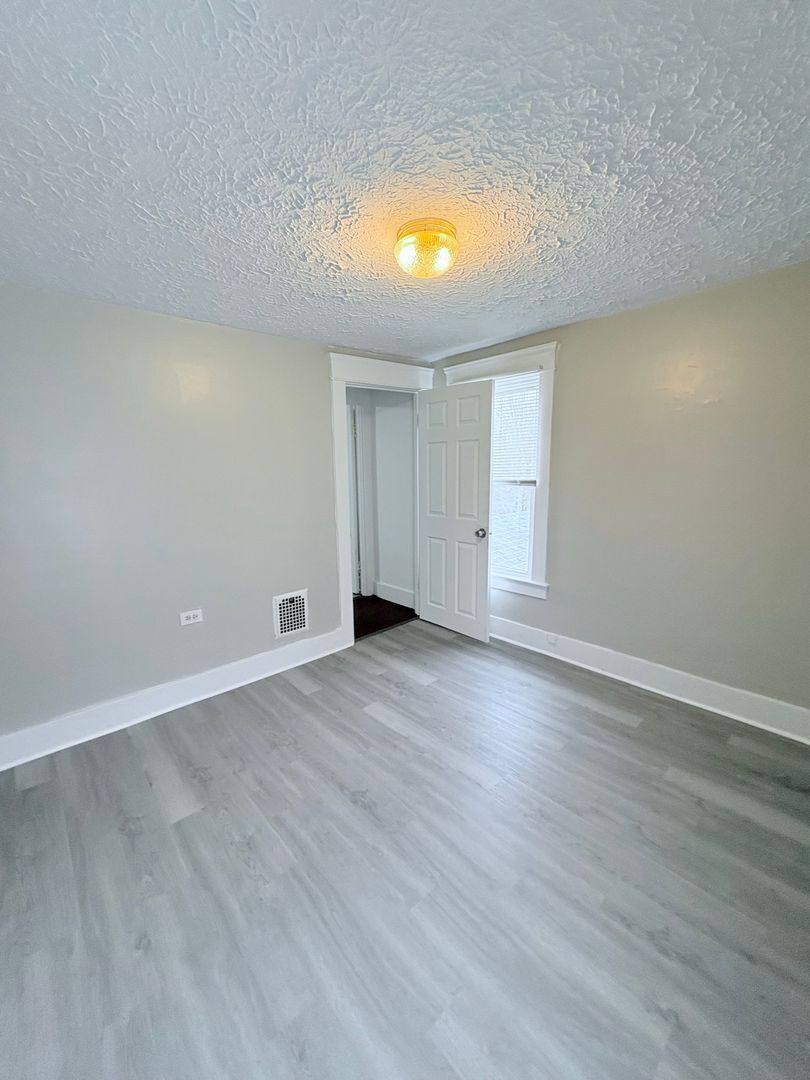 Apartment for rent at 1741 W Market St, Warren, OH 44485