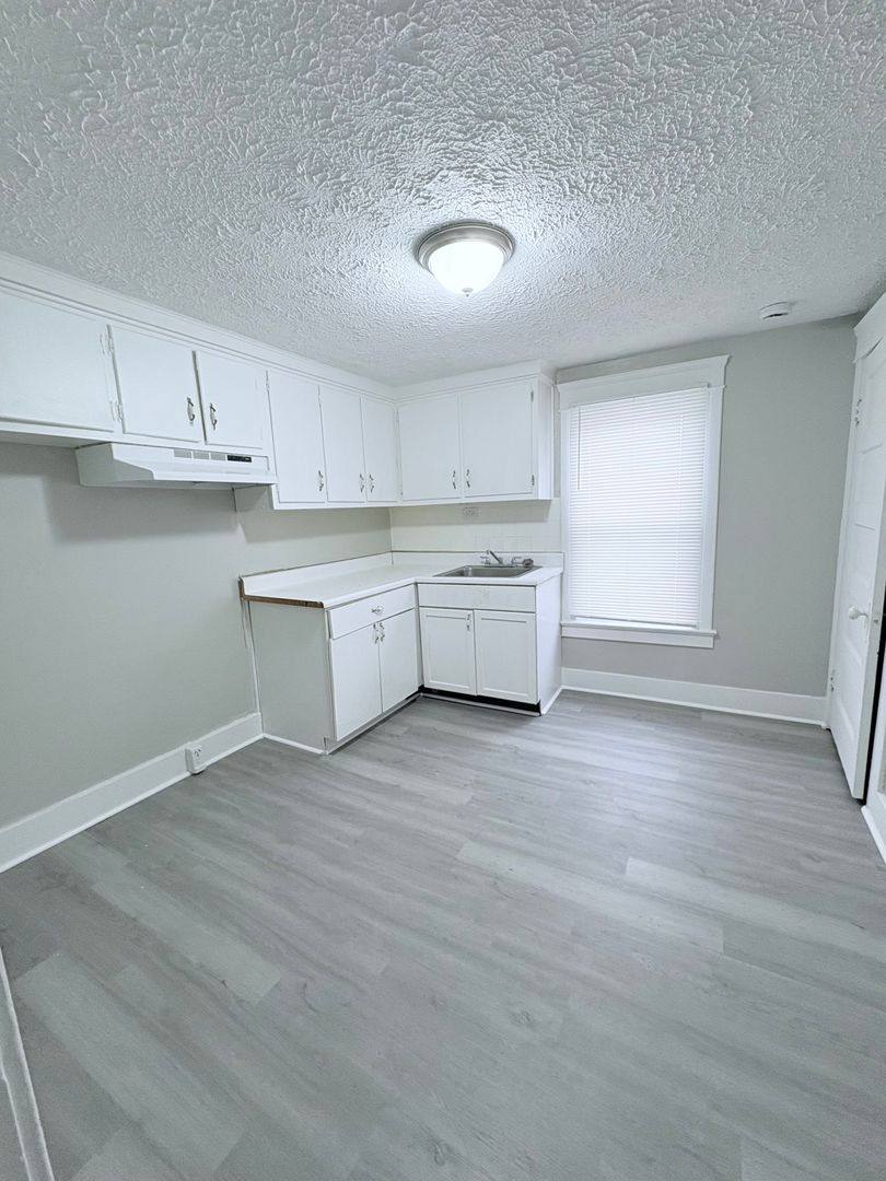 Apartment for rent at 1741 W Market St, Warren, OH 44485