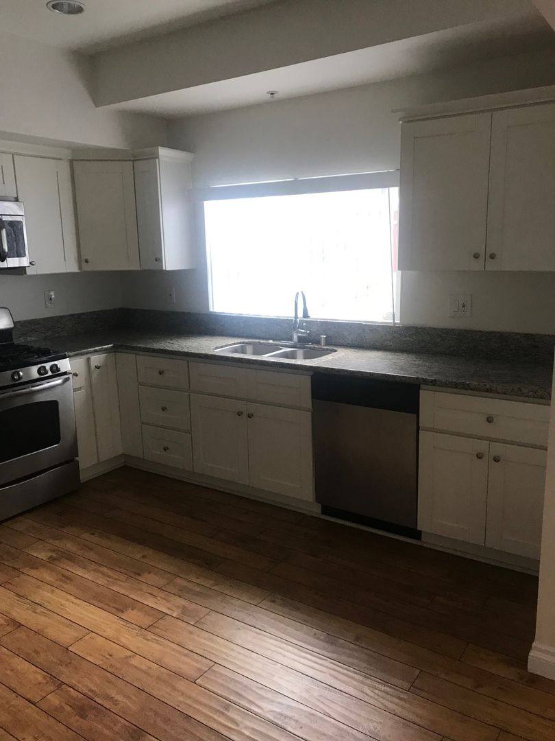 Apartment for rent at 5722-24 Camerford Ave, Los Angeles, CA 90038