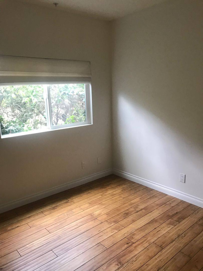 Apartment for rent at 5722-24 Camerford Ave, Los Angeles, CA 90038