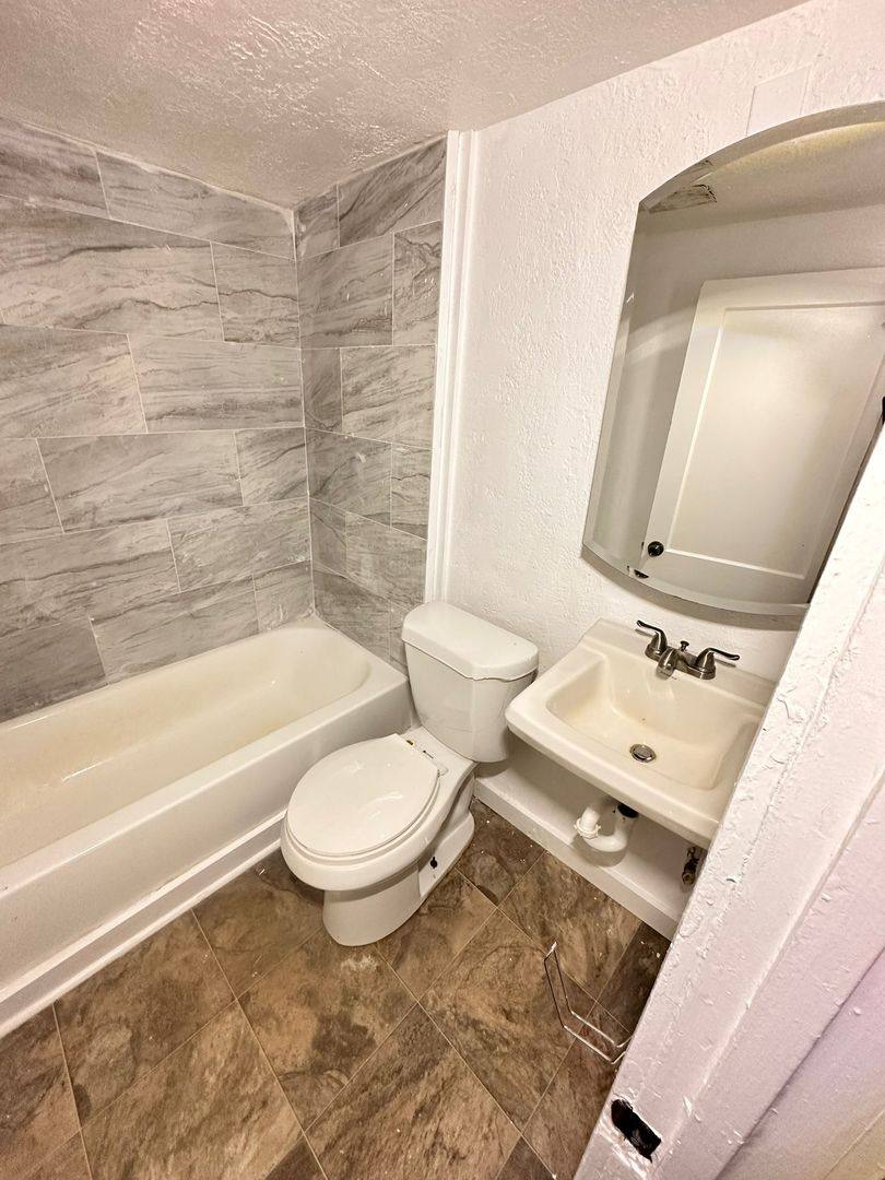 Apartment for rent at 2401 Franklin St, Beaumont, TX 77701