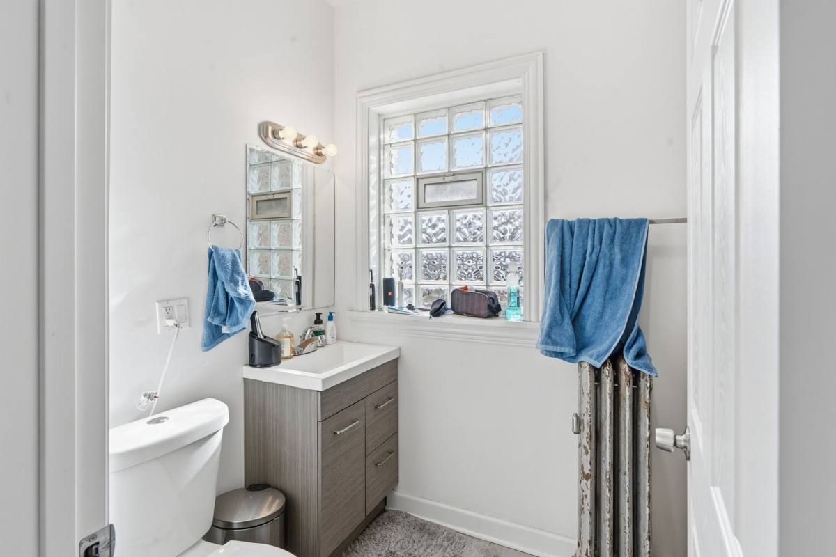 Apartment for rent at 6565 N Lakewood Ave, Chicago, IL 60626