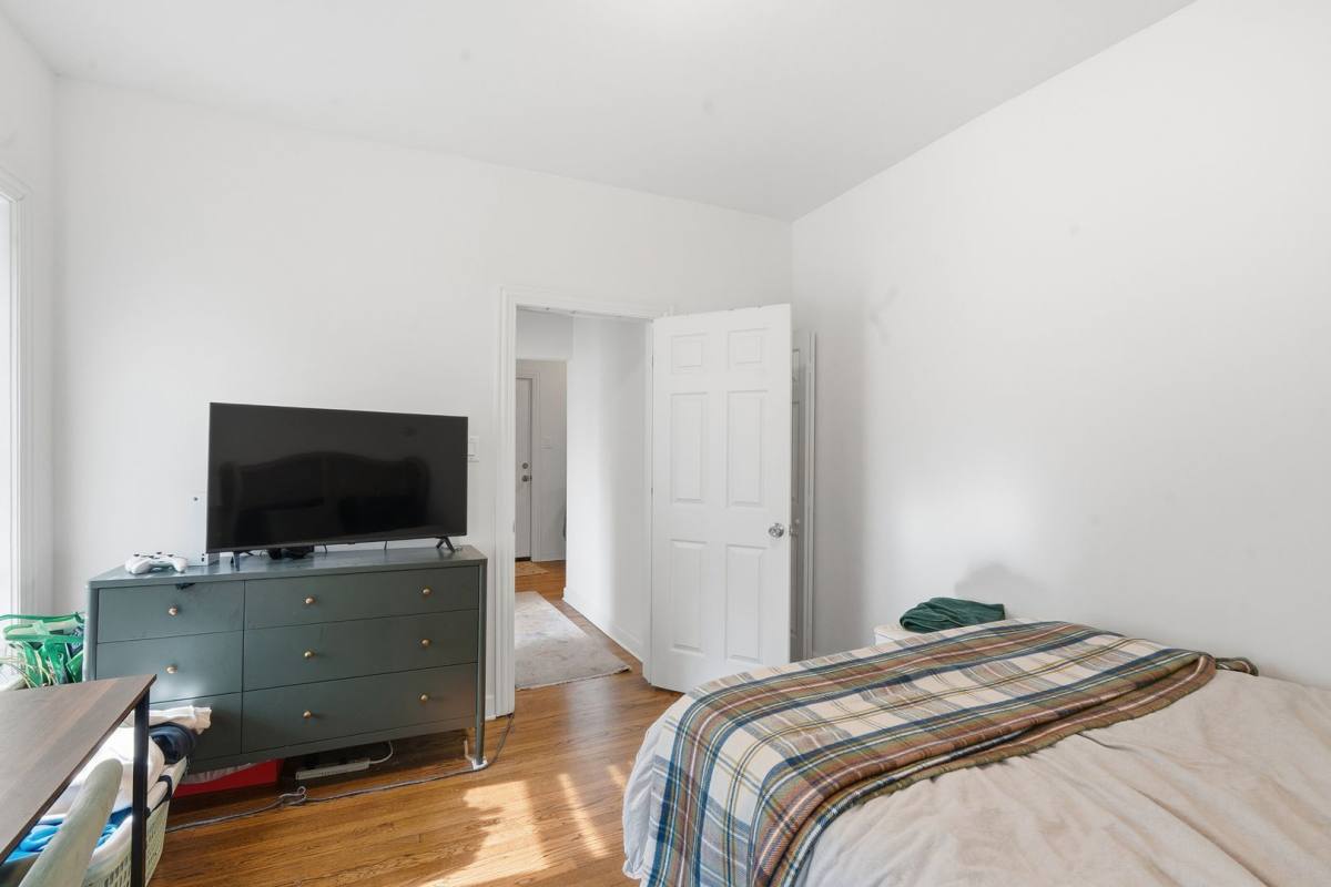 Apartment for rent at 6565 N Lakewood Ave, Chicago, IL 60626