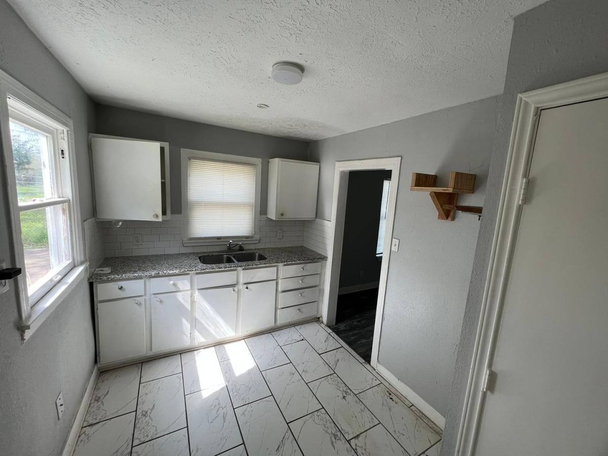 Apartment for rent at 3210 Winbern St, Houston, TX 77004