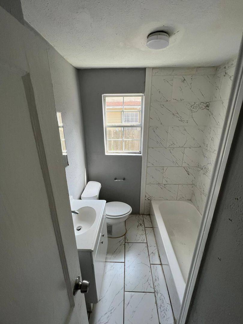 Apartment for rent at 3210 Winbern St, Houston, TX 77004