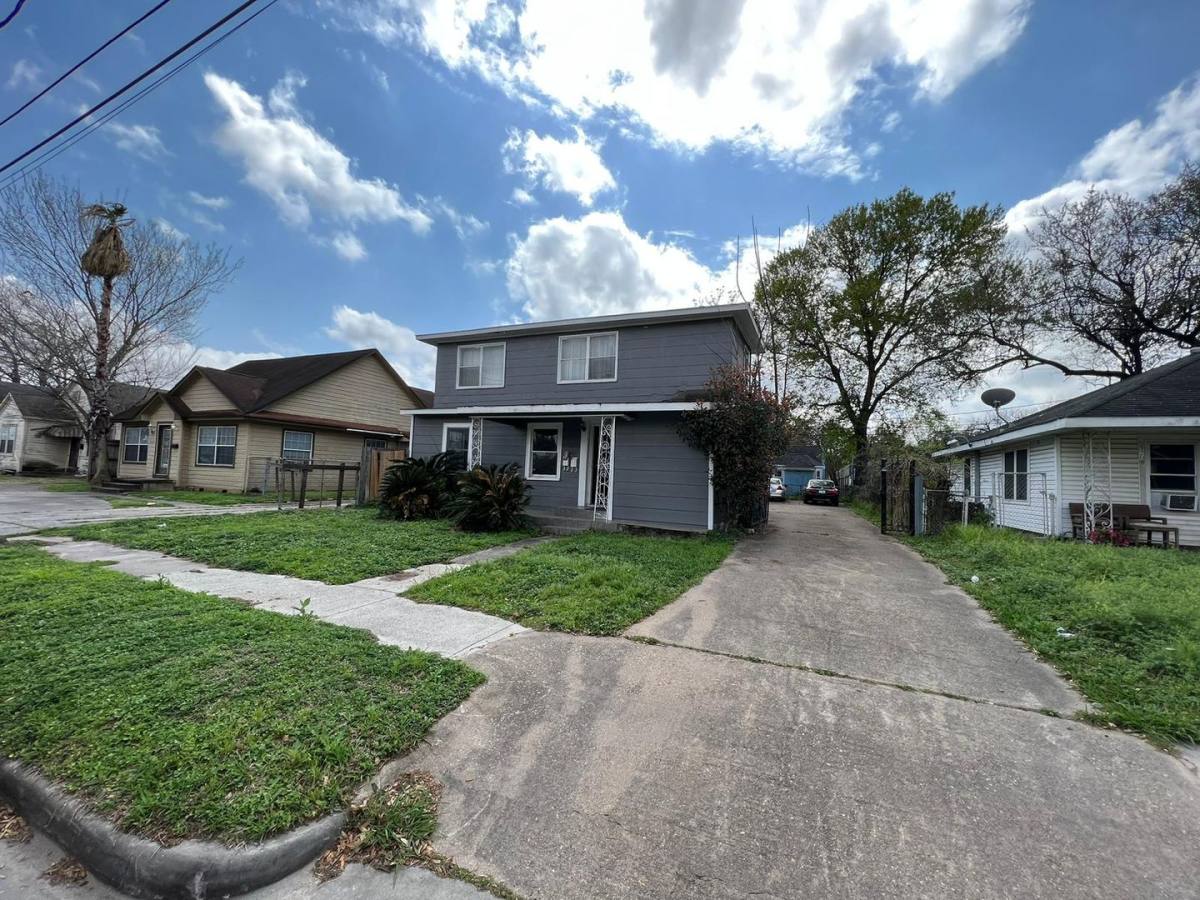 Apartment for rent at 3210 Winbern St, Houston, TX 77004