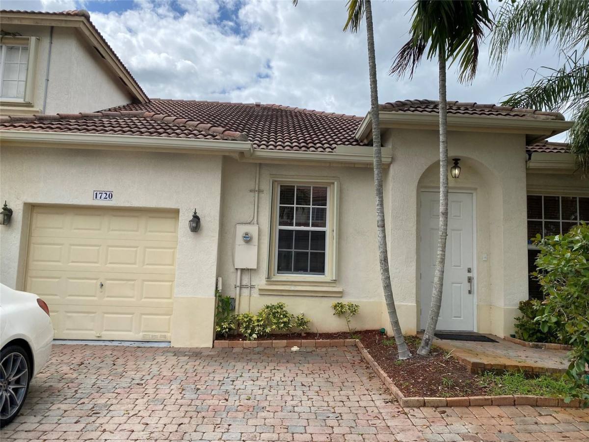 Townhouse for rent at 1720 NW 78 Way, Hollywood, FL 33024
