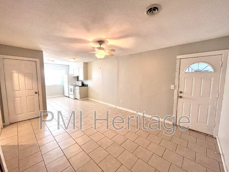 Apartment for rent at 15 W Martin Luther King Jr Blvd #3, Fayetteville, AR 72701