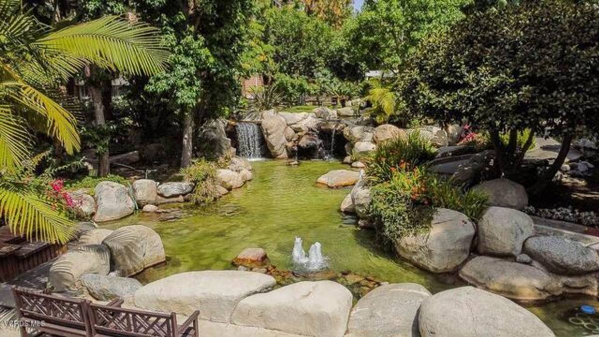 Apartment for rent at 4338 Redwood Ave, Marina Del Rey, CA 90292