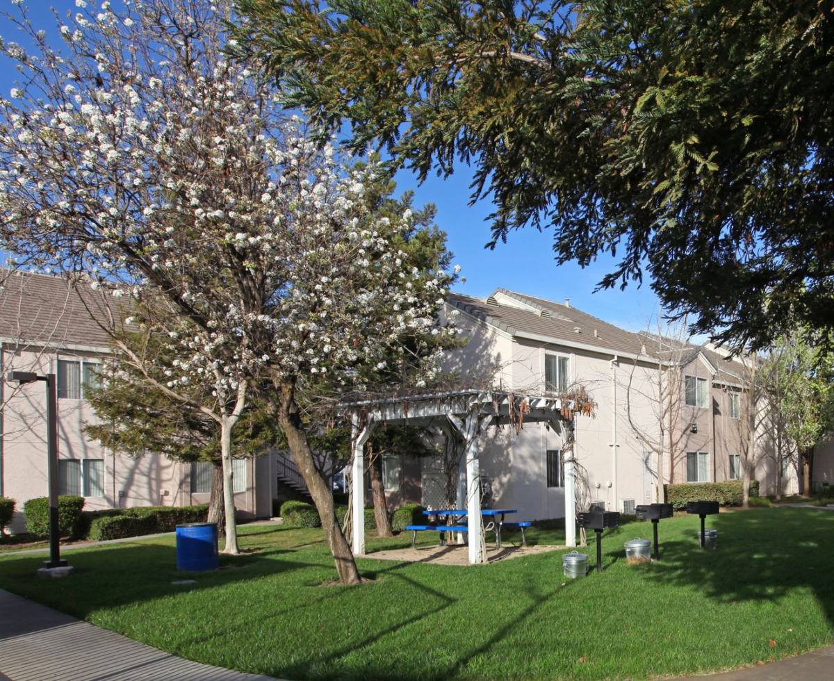 Apartment for rent at 2121 Glacier Dr, Davis, CA 95616