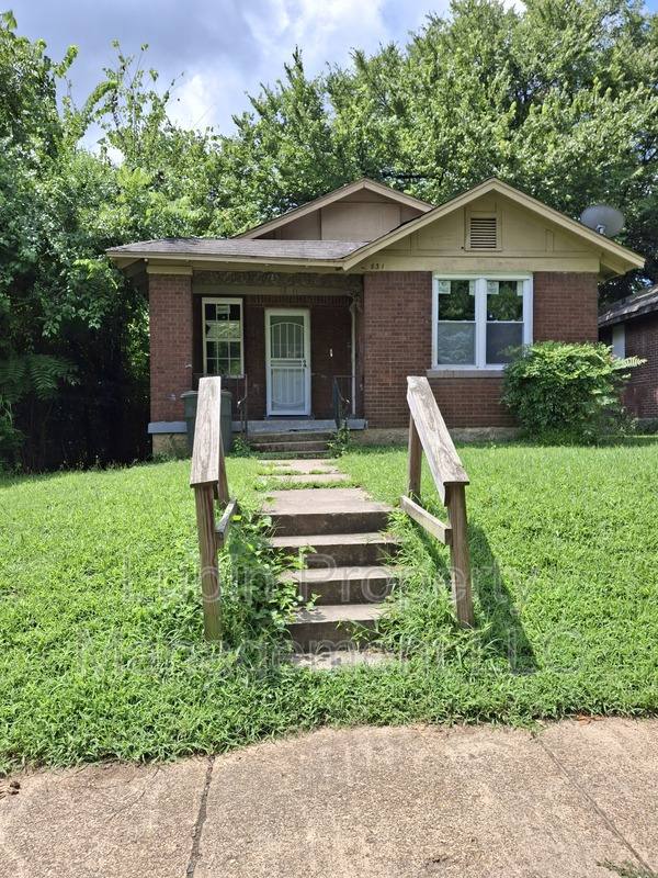 House for rent at 831 Kerr Ave, Memphis, TN 38106
