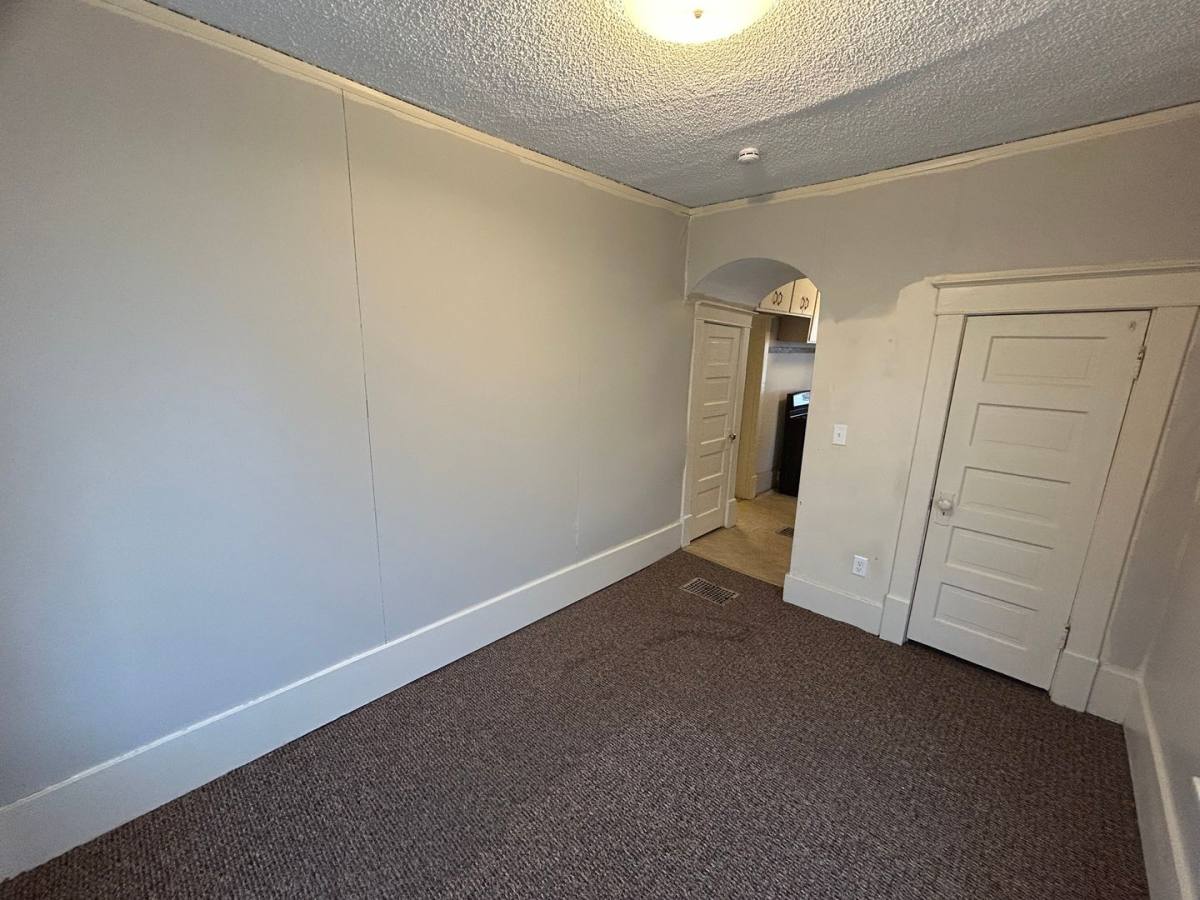 Apartment for rent at 1118 W 8th St, Sioux Falls, SD 57104