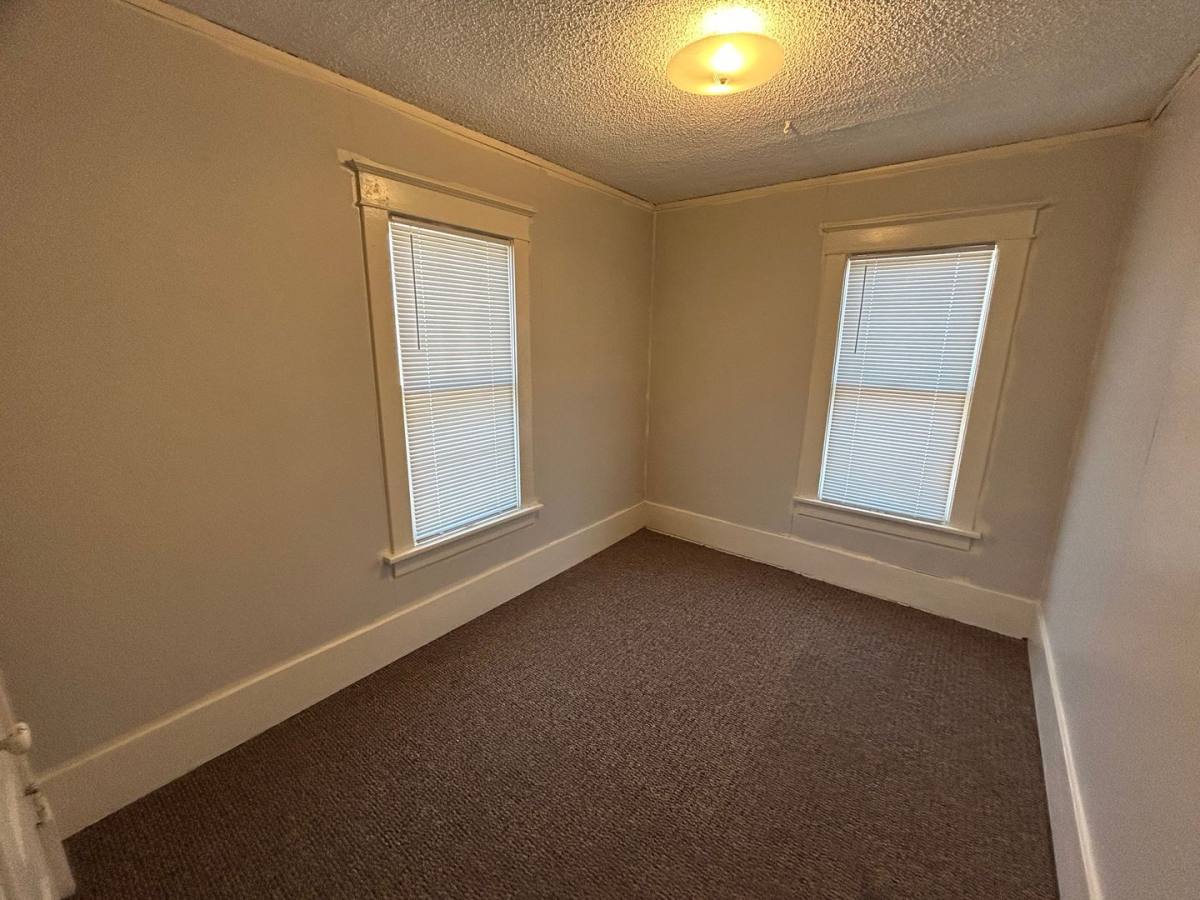 Apartment for rent at 1118 W 8th St, Sioux Falls, SD 57104