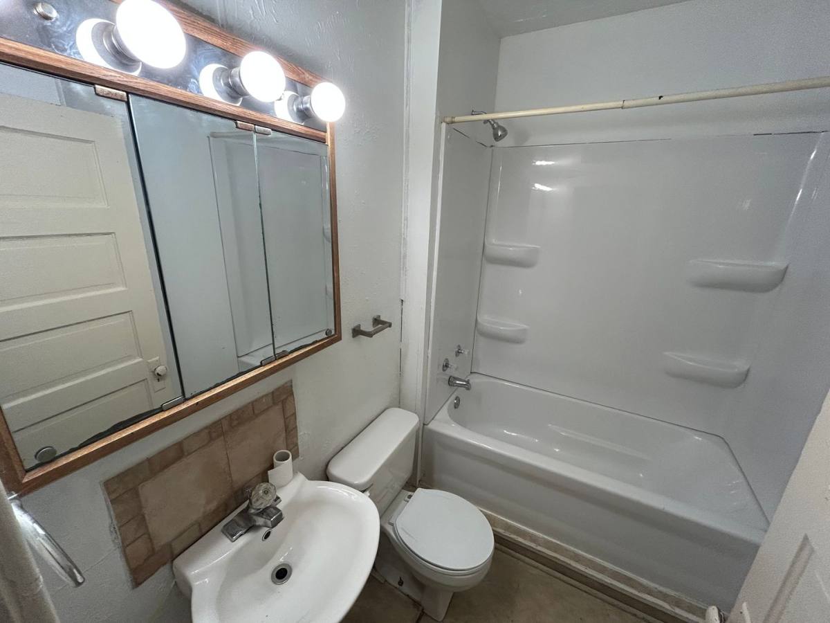 Apartment for rent at 1118 W 8th St, Sioux Falls, SD 57104