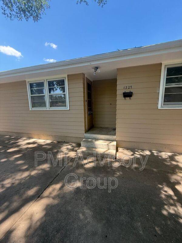 House for rent at 1327 NE Winfield Ave, Topeka, KS 66616