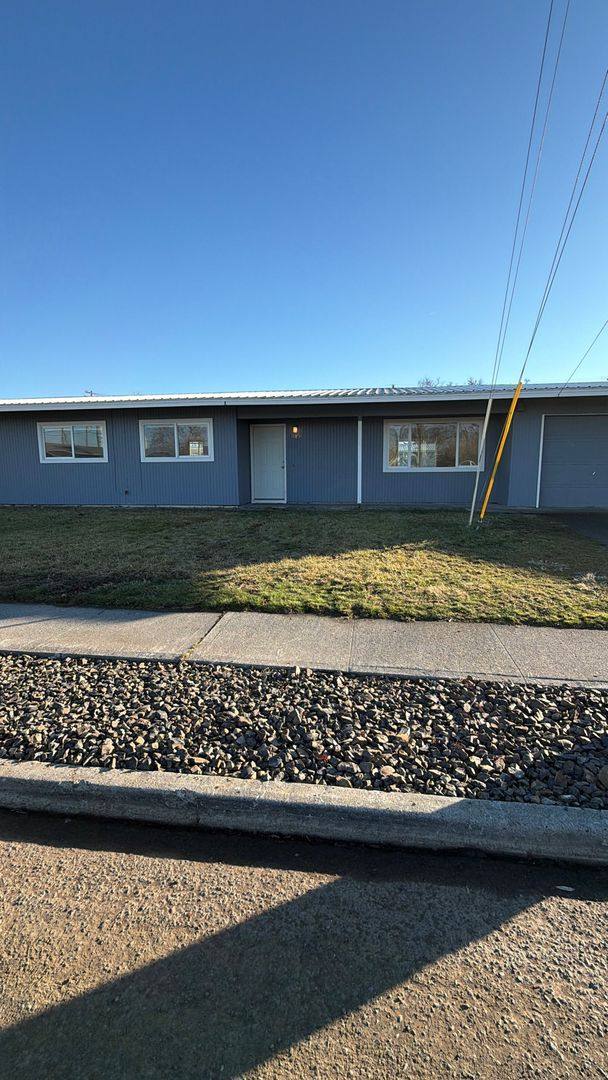 House for rent at 8915 Travis Dr, Moses Lake, WA 98837