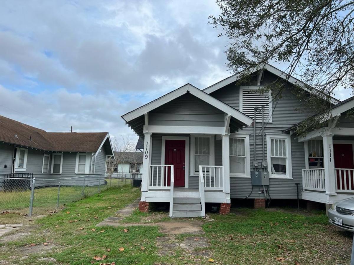 Apartment for rent at 1107 Ave A, Beaumont, TX 77701