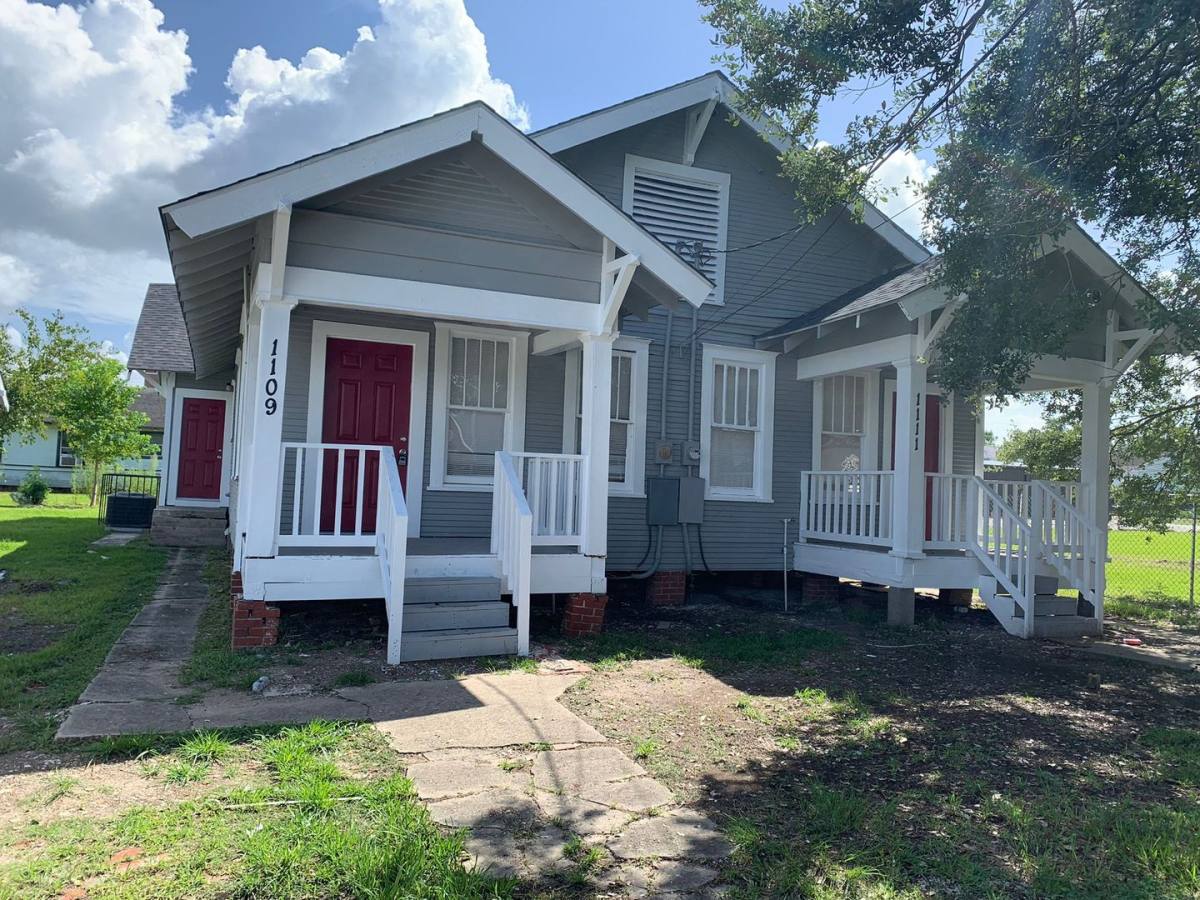 Apartment for rent at 1107 Ave A, Beaumont, TX 77701
