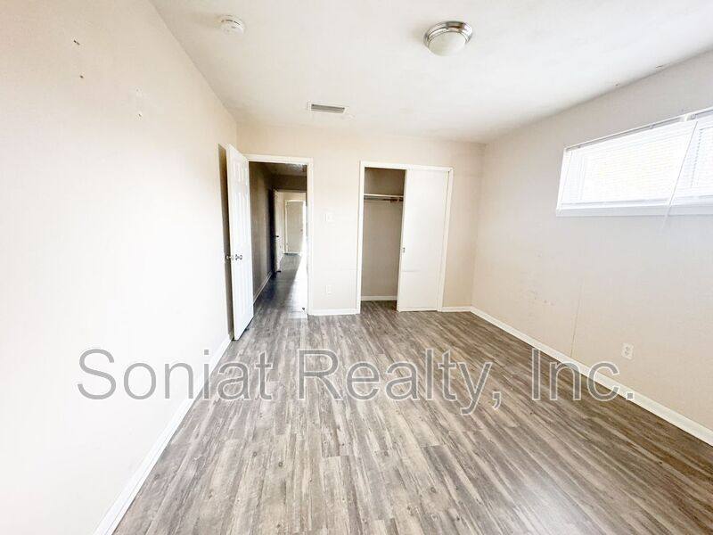 Apartment for rent at 423 S Murat #A, New Orleans, LA 70119