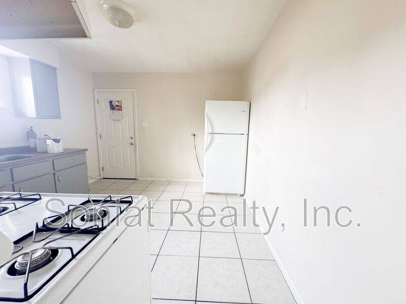 Apartment for rent at 423 S Murat #A, New Orleans, LA 70119