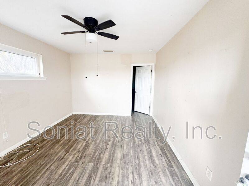 Apartment for rent at 423 S Murat #A, New Orleans, LA 70119