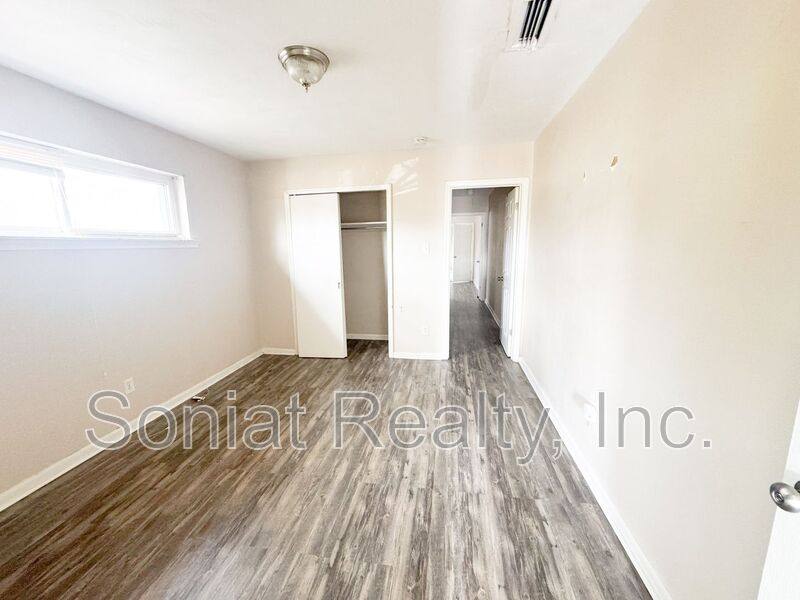 Apartment for rent at 423 S Murat #A, New Orleans, LA 70119