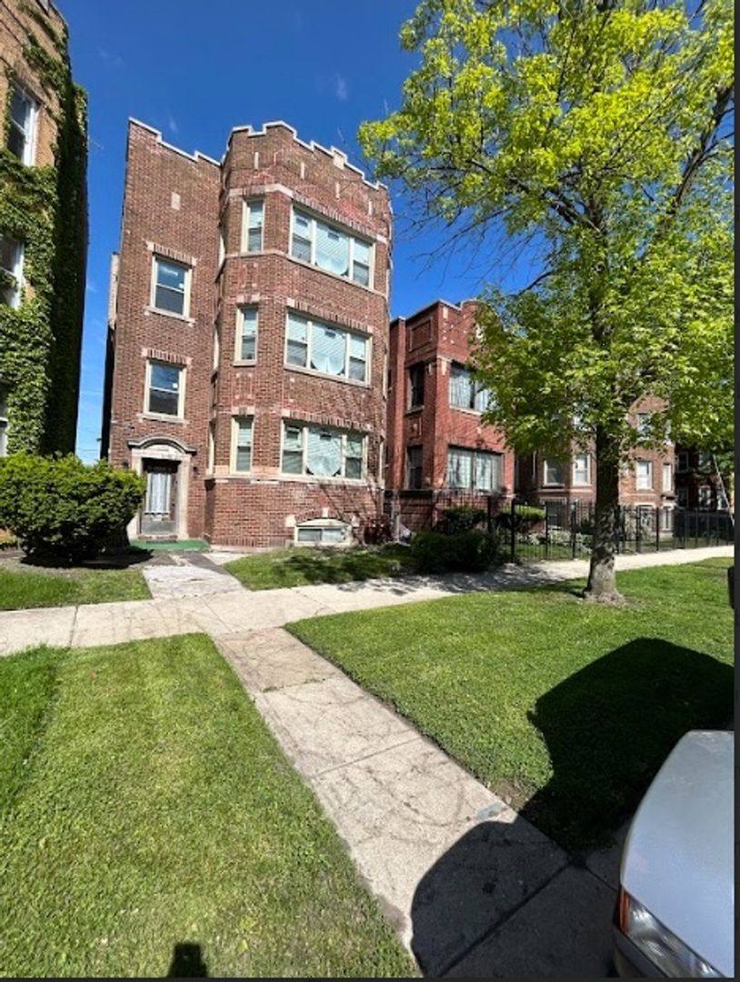 Apartment for rent at 7730 S Cornell Ave #3, Chicago, IL 60649