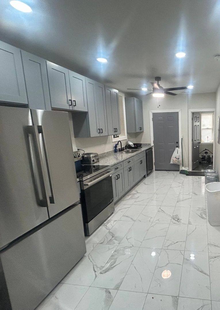 Apartment for rent at 7730 S Cornell Ave #3, Chicago, IL 60649