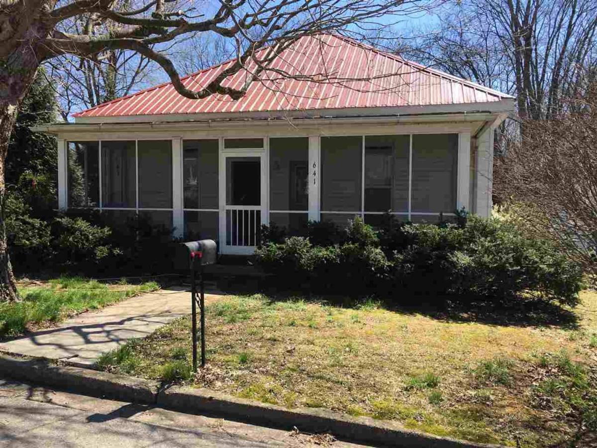 House for rent at 641 W 7th St, Russellville, KY 42276