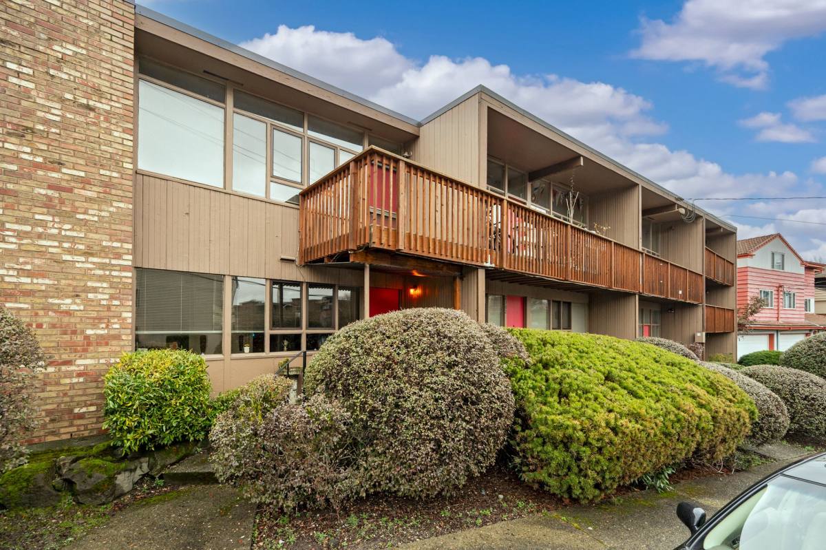 Apartment for rent at 2300 NE 54th St, Seattle, WA 98105