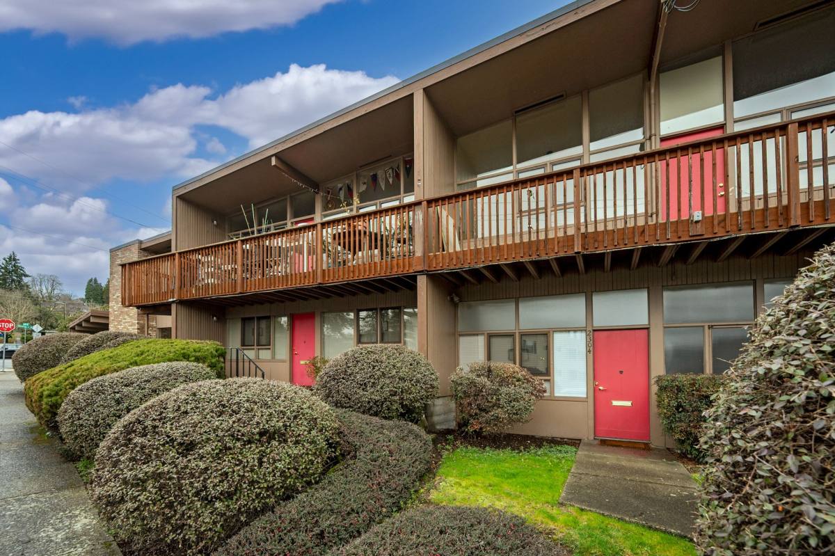 Apartment for rent at 2300 NE 54th St, Seattle, WA 98105