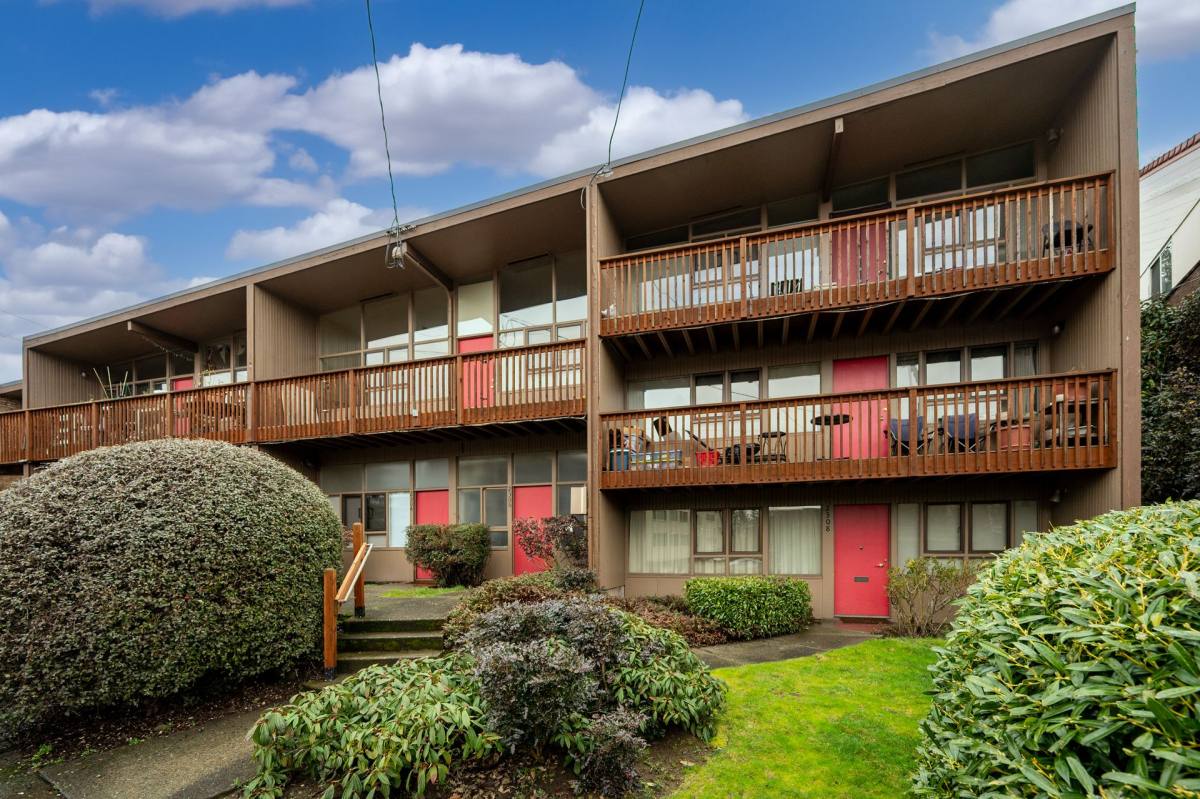 Apartment for rent at 2300 NE 54th St, Seattle, WA 98105