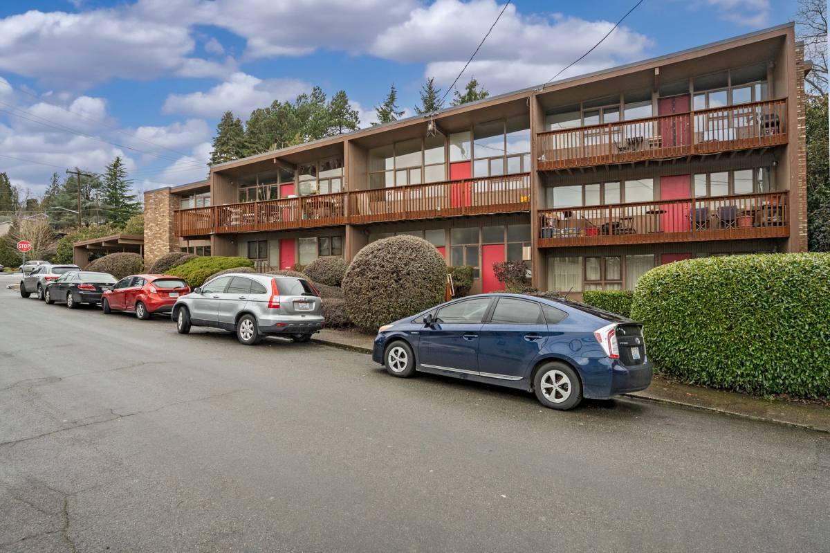 Apartment for rent at 2300 NE 54th St, Seattle, WA 98105