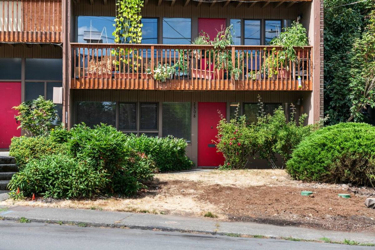 Apartment for rent at 2300 NE 54th St, Seattle, WA 98105