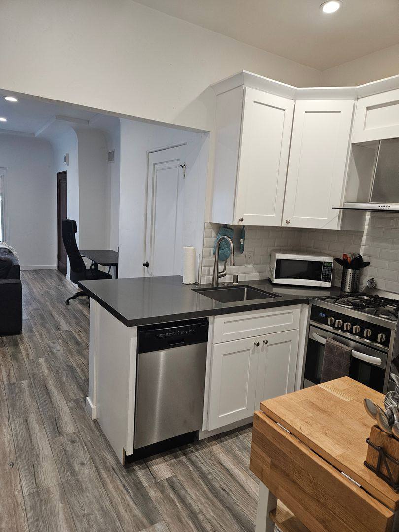 Apartment for rent at 540 Orange Ave, Coronado, CA 92118