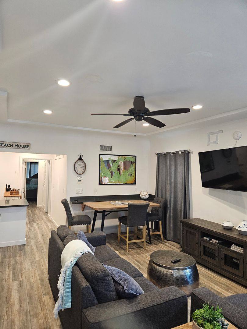 Apartment for rent at 540 Orange Ave, Coronado, CA 92118