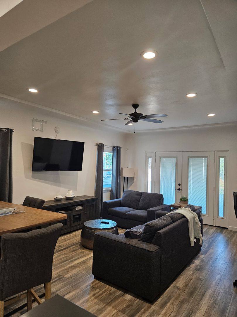 Apartment for rent at 540 Orange Ave, Coronado, CA 92118