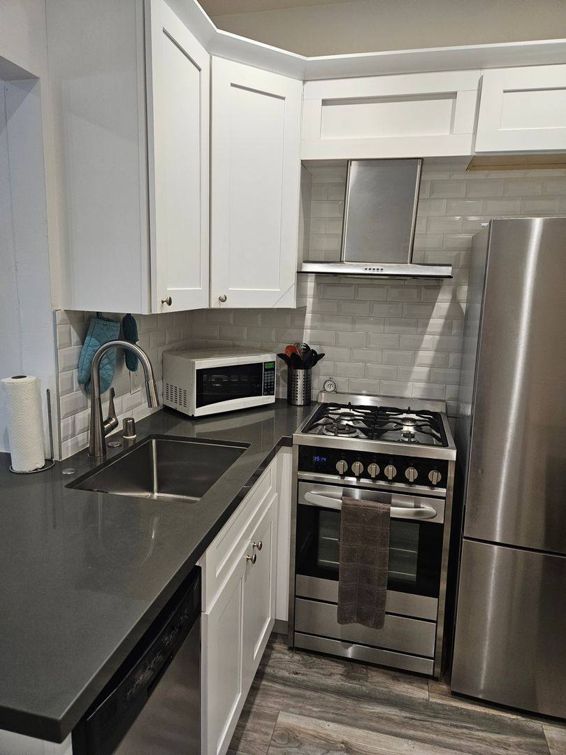 Apartment for rent at 540 Orange Ave, Coronado, CA 92118