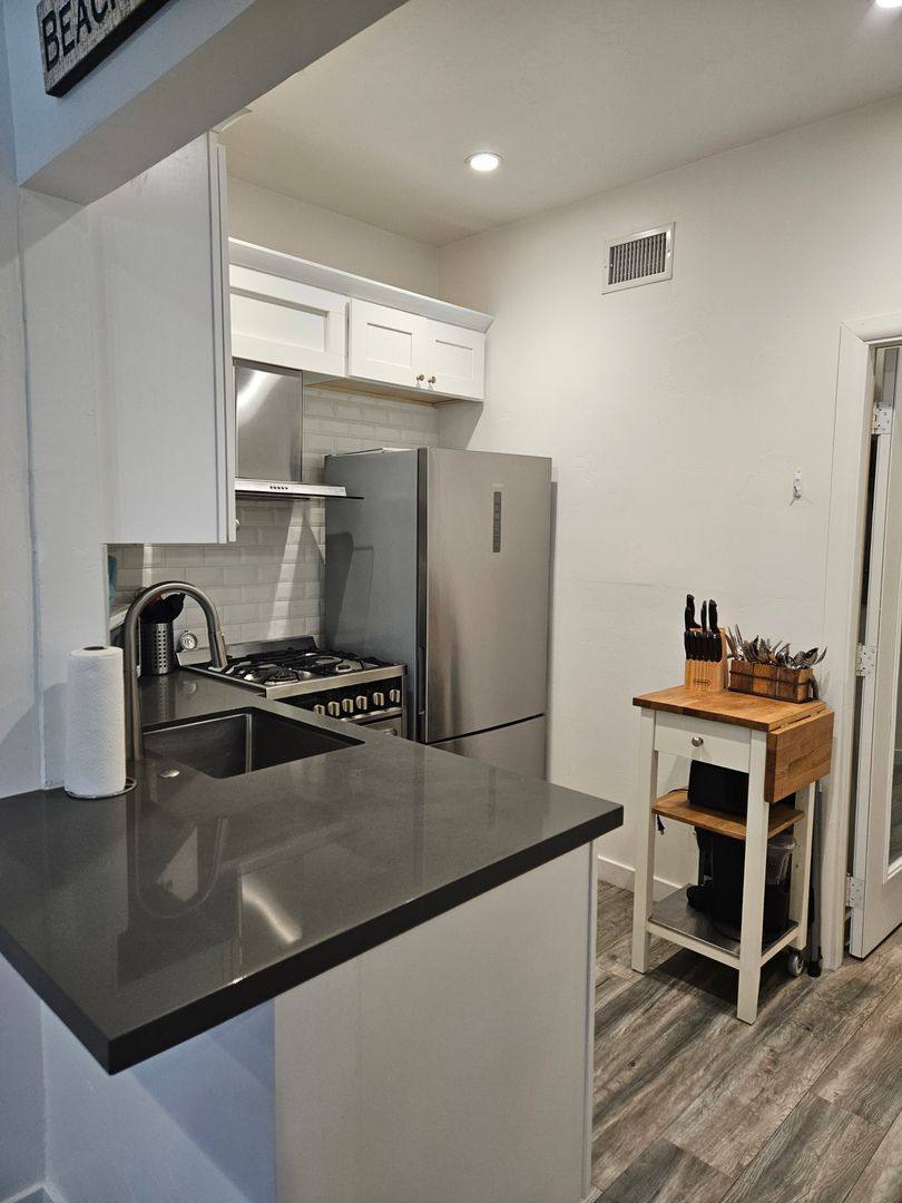 Apartment for rent at 540 Orange Ave, Coronado, CA 92118