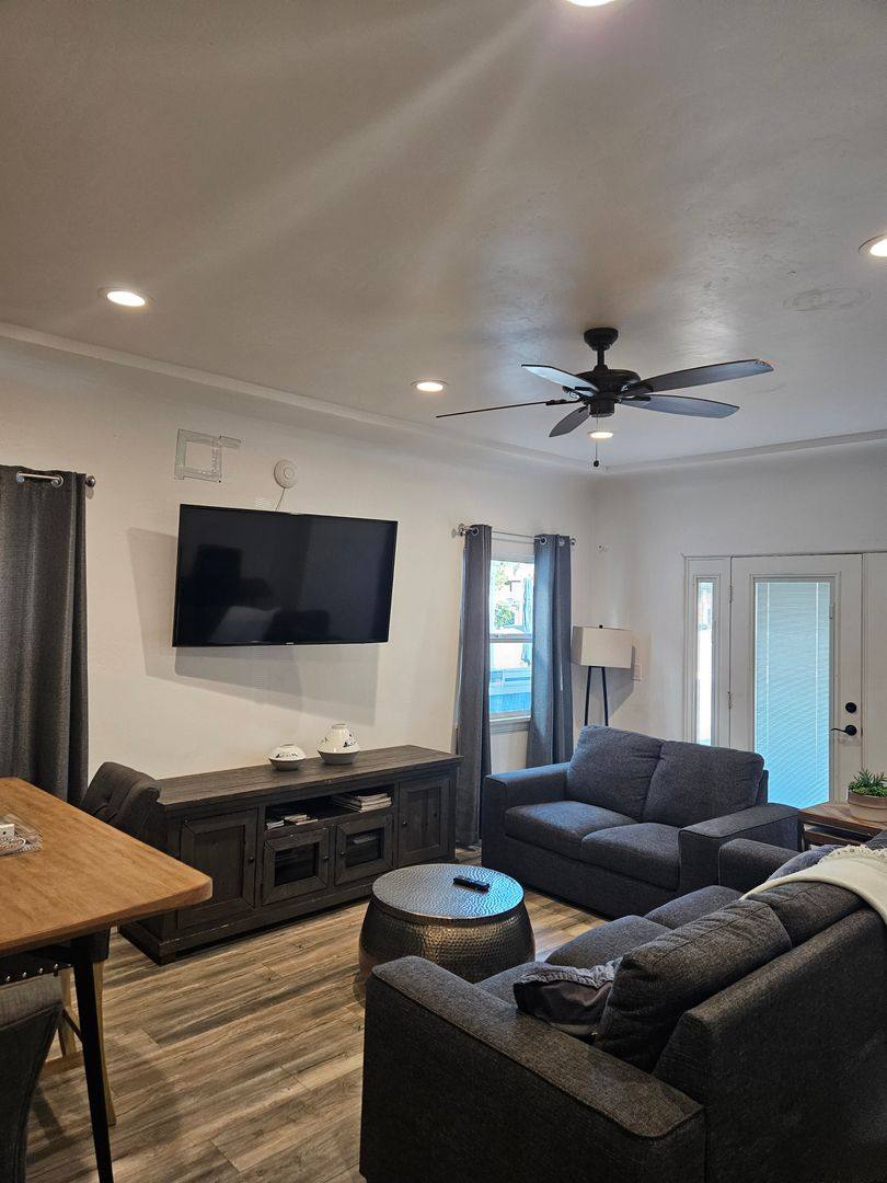 Apartment for rent at 540 Orange Ave, Coronado, CA 92118