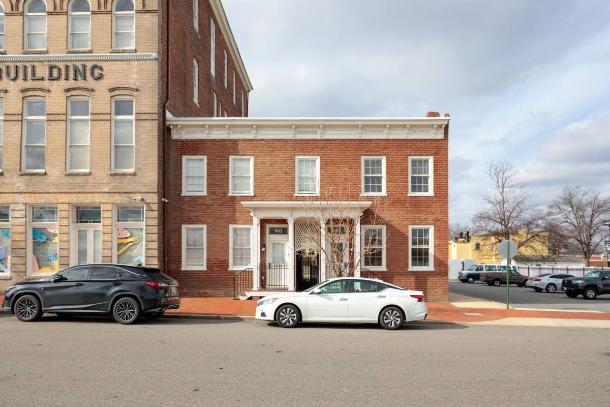 Apartment for rent at 900 St James, Richmond, VA 23220