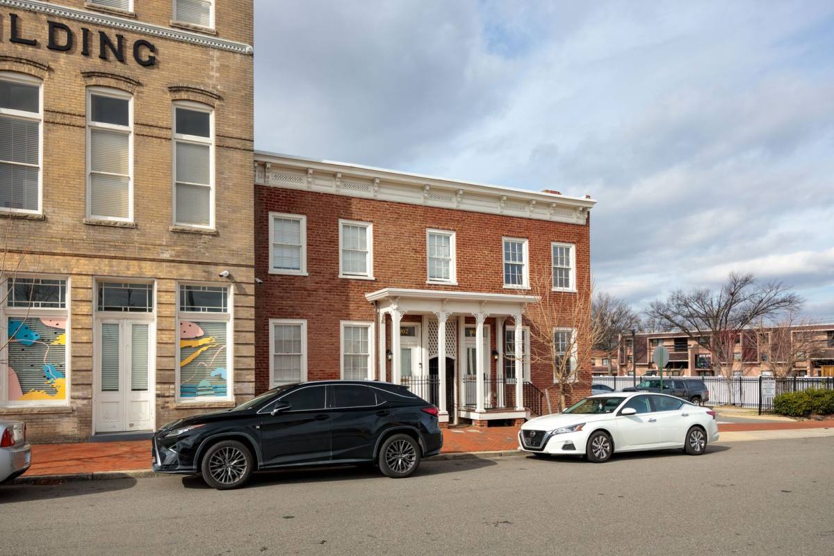 Apartment for rent at 900 St James, Richmond, VA 23220