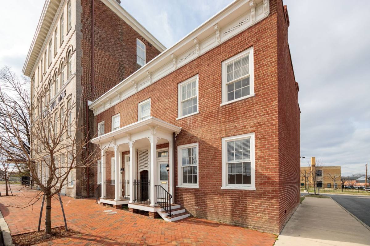 Apartment for rent at 900 St James, Richmond, VA 23220