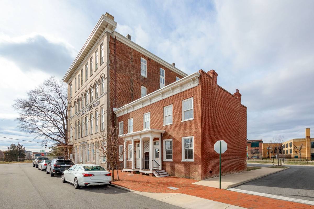 Apartment for rent at 900 St James, Richmond, VA 23220