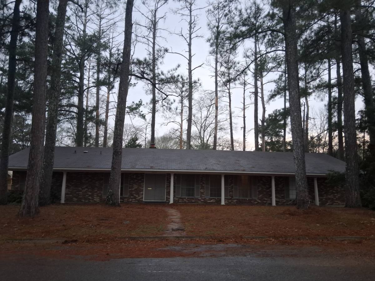 House for rent at 2205 Charmwood Dr, Jackson, MS 39204