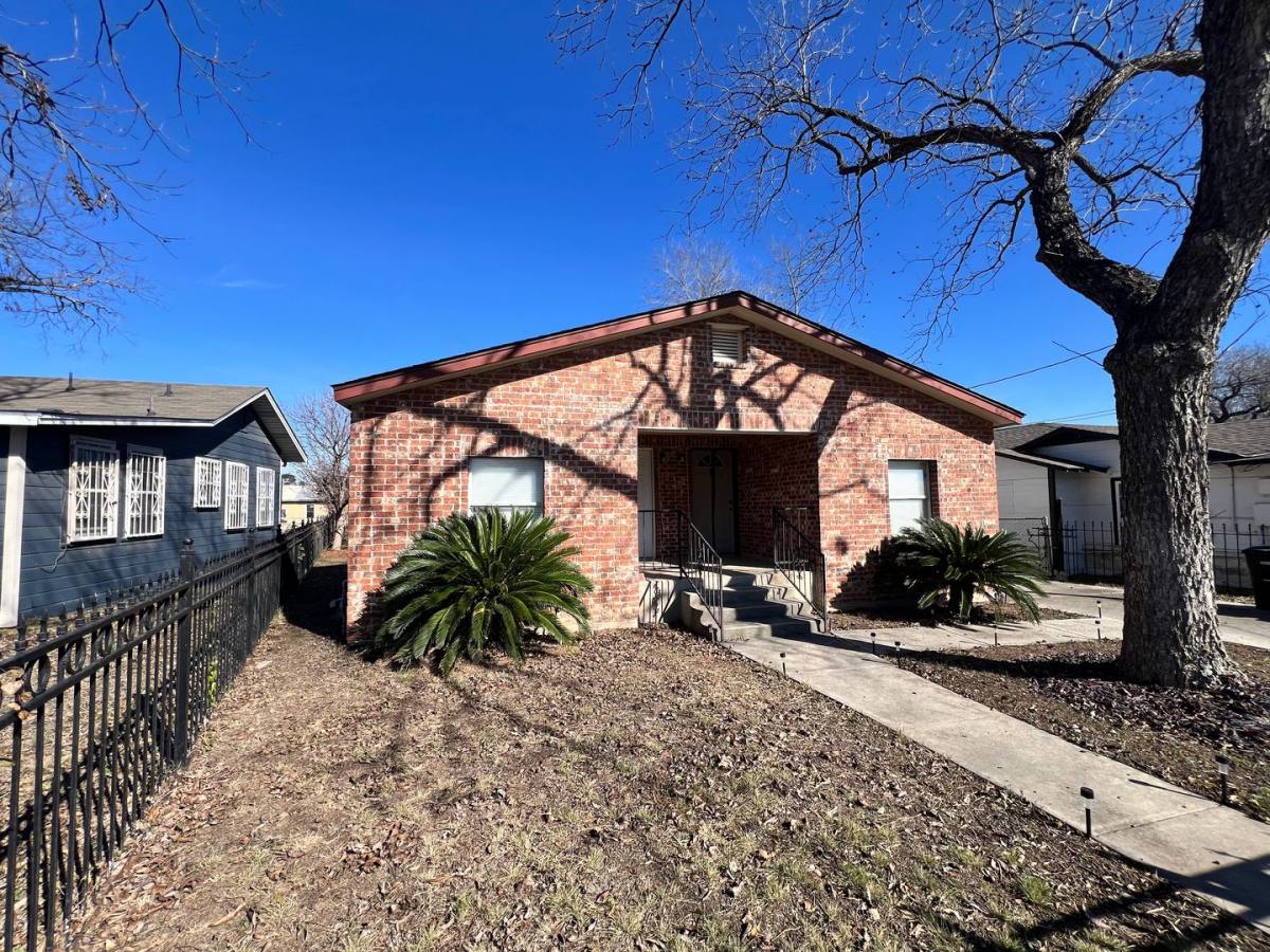 Apartment for rent at 807 E Southcross Blvd, San Antonio, TX 78214