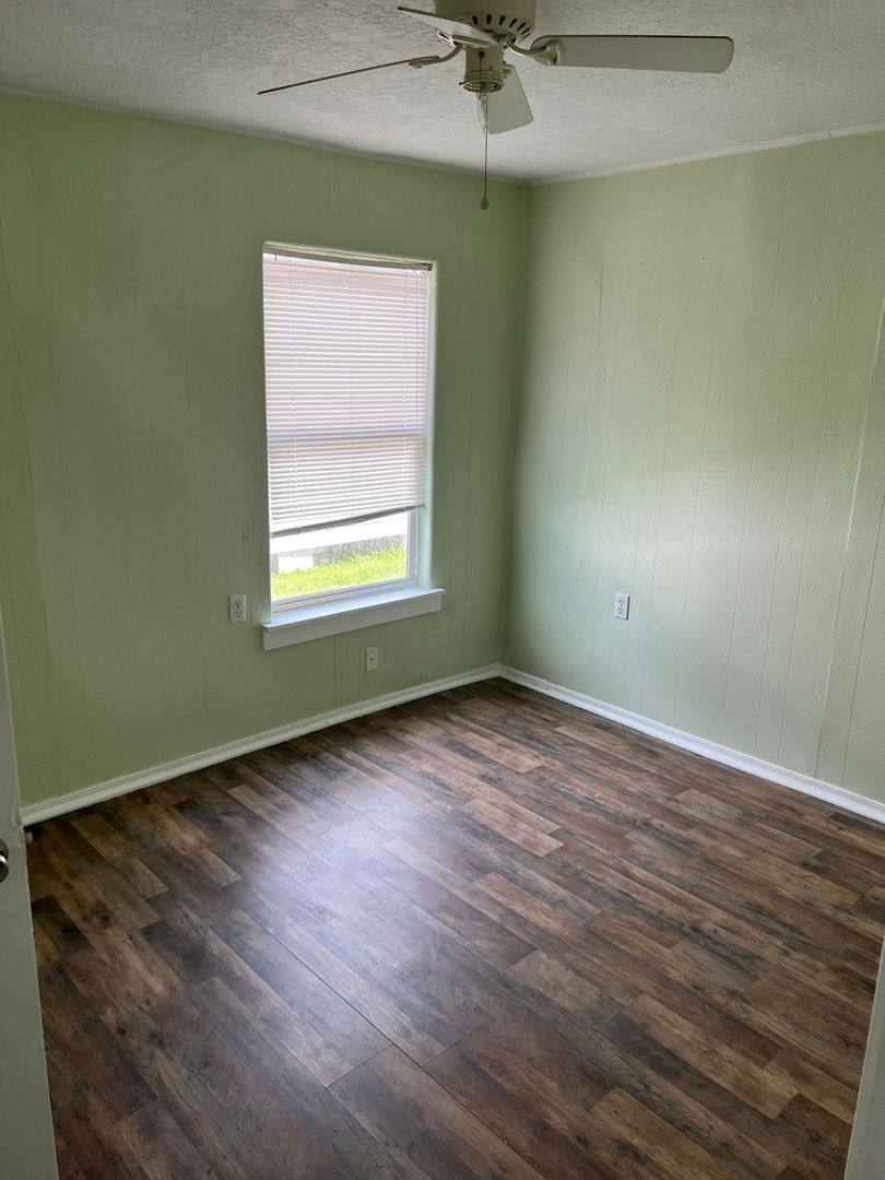 Apartment for rent at 527 W 8th St, Freeport, TX 77541